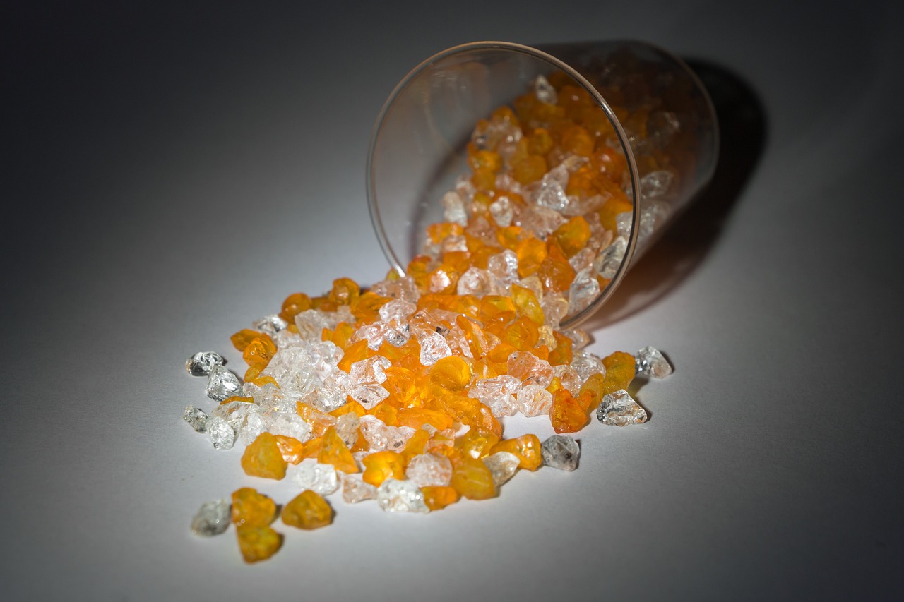 何炅与赵丽颖的最新动态，星光友情持续闪耀